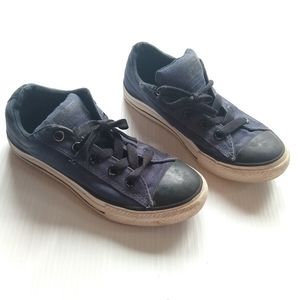 CONVERSE kids navy denim low top sneakers sz2